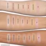 HUDA BEAUTY Easy Bake Loose Powder in Sugar Cookie, ideal for setting concealer and brightening under-eye circles.